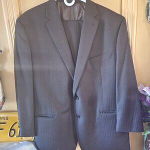 Lauren Ralph Lauren suit - 100% Wool ! 2 Button closure - 46R -